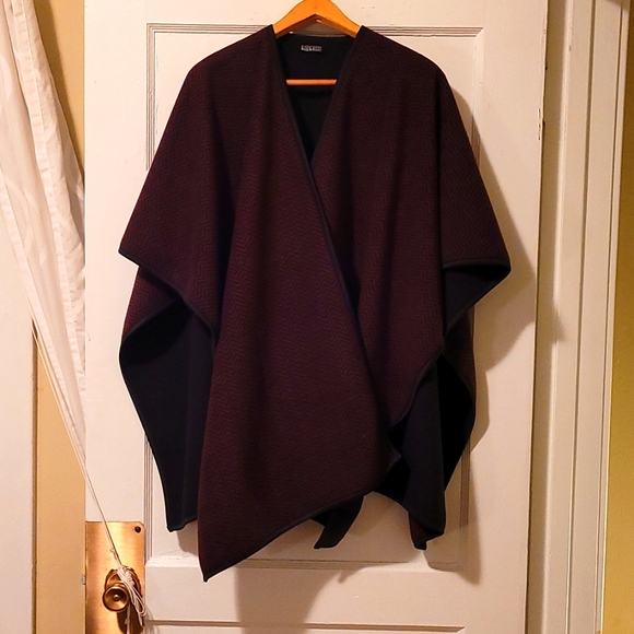 Nicole Miller fleece poncho wrap - Picture 1 of 3